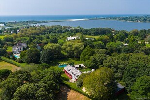 26 Ruxton Rd in East Hampton, NY - Building Photo