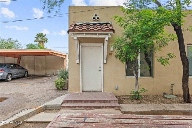 property at 809 E Garfield St