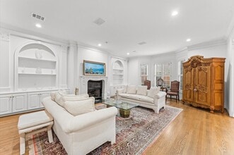 2222 Nantucket Dr in Houston, TX - Foto de edificio - Building Photo