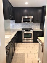 21555 Burbank Blvd in Los Angeles, CA - Building Photo