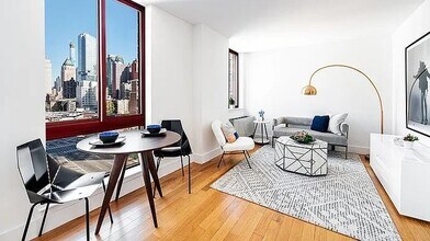 444 W 35th St in New York, NY - Building Photo - Building Photo