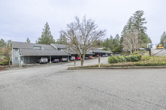 Central Park Apartments in Bremerton, WA - Building Photo - Building Photo