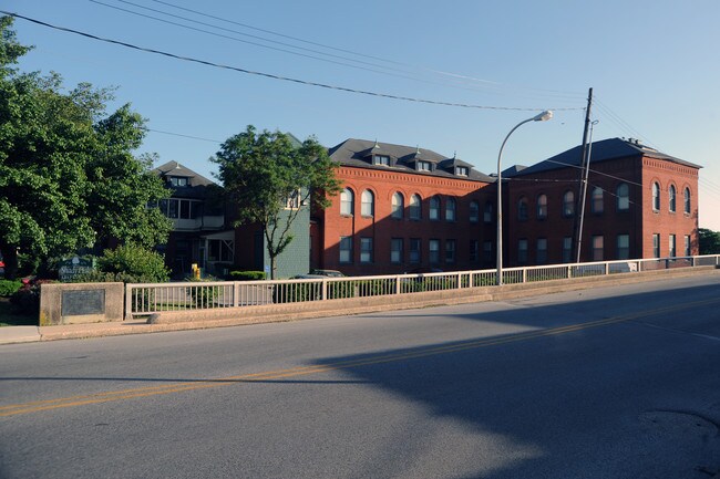 Shady Oak Apartments