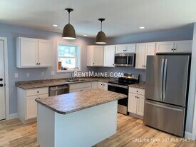 14 Wildwood Dr in Bangor, ME - Building Photo