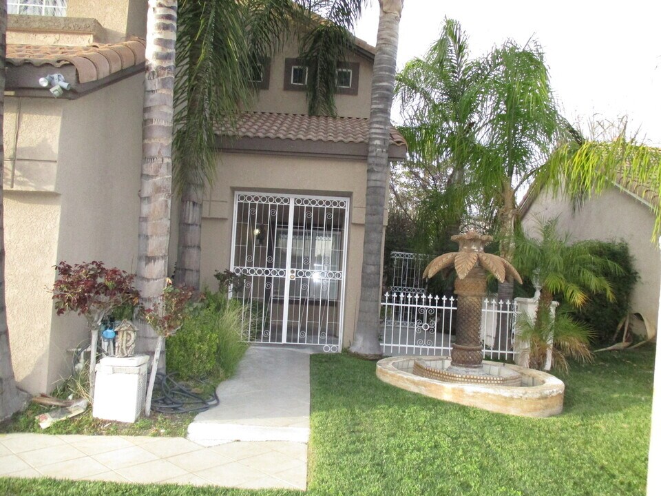 801 Chatham Way in San Jacinto, CA - Building Photo