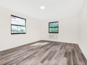 409 Warburton Ave in Yonkers, NY - Foto de edificio - Building Photo