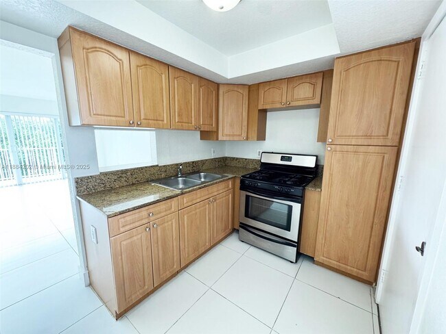 7701 SW 88th St in Miami, FL - Building Photo - Building Photo