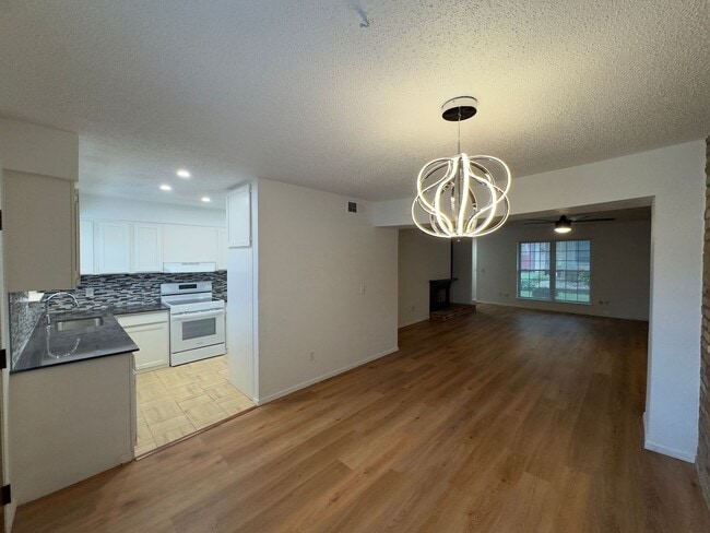 property at 3325 Brookhollow Ct