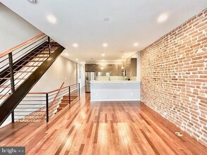 37 T St NW, Unit 444 in Washington, DC - Building Photo - Building Photo