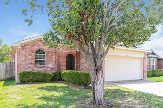 1008 Buffalo Springs Dr in Fort Worth, TX - Building Photo - Building Photo