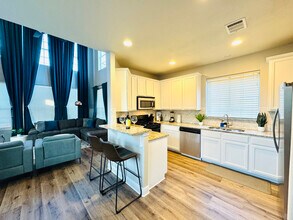 2801 Goodwin Ave in Austin, TX - Building Photo - Building Photo