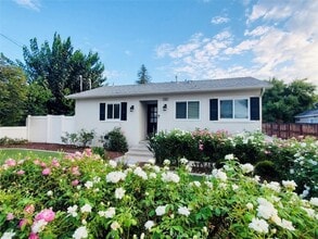 25461 Cole St in Loma Linda, CA - Foto de edificio - Building Photo