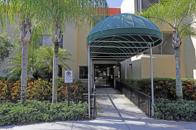 Villa San Carlos in Port Charlotte, FL - Building Photo - Building Photo