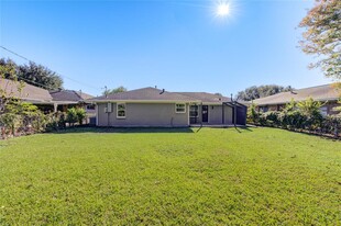 4038 Nenana Dr in Houston, TX - Foto de edificio - Building Photo