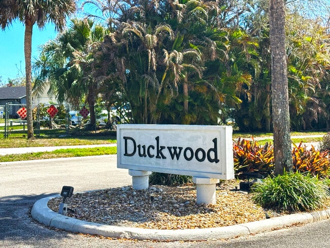 6940 SE Lillian Ct in Stuart, FL - Building Photo - Building Photo