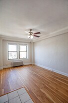 6233 N Winthrop Ave, Unit #302 in Chicago, IL - Building Photo