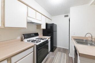 Savannah Sound in Tallahassee, FL - Building Photo - Building Photo