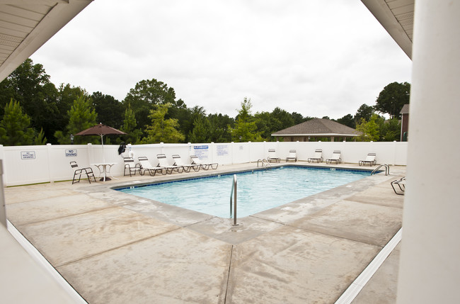 Skyline Trace Apartments in Monroe, GA - Foto de edificio - Building Photo