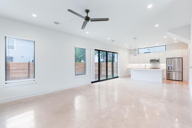 1116 Walton Ln in Austin, TX - Building Photo - Building Photo