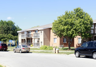 Marywood Apartments in Aurora, IL - Foto de edificio - Building Photo