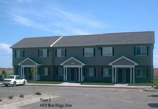 WestPointe Townhomes in Sioux Falls, SD - Building Photo - Building Photo