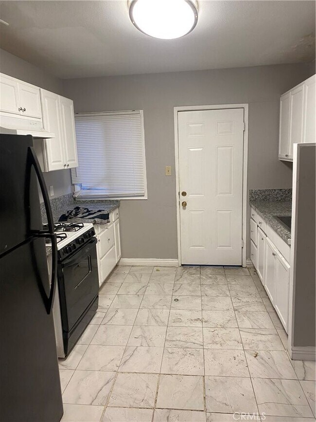 1127 Wilmington Blvd in Los Angeles, CA - Building Photo - Building Photo