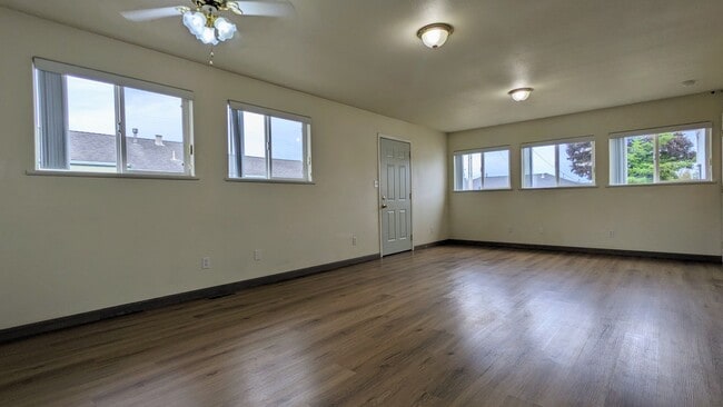 2955 Lowell St in Eureka, CA - Building Photo - Building Photo