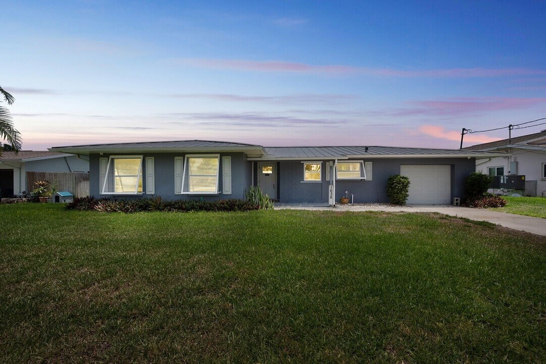 1638 SE 28th St in Cape Coral, FL - Building Photo
