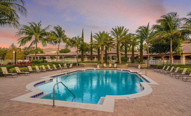 Via Lugano in Boynton Beach, FL - Foto de edificio - Building Photo