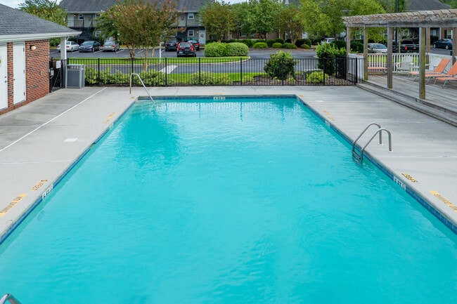 North Chase Apartments in Wilmington, NC - Foto de edificio - Building Photo