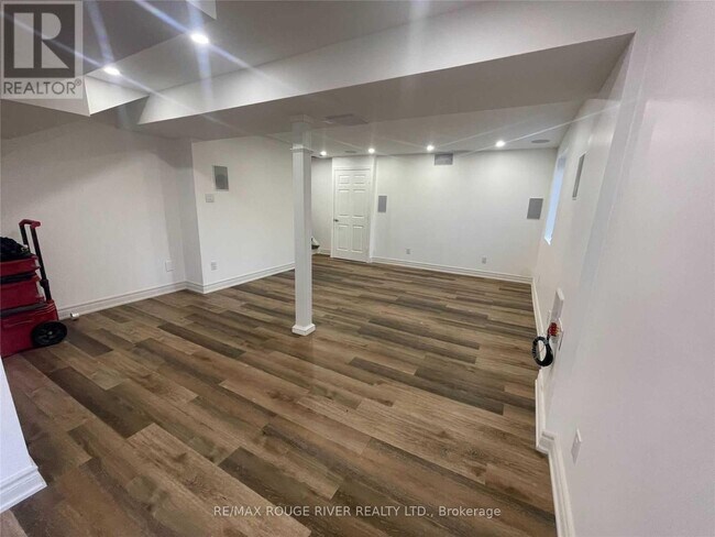 138 Rushworth Dr in Ajax, ON - Building Photo - Building Photo