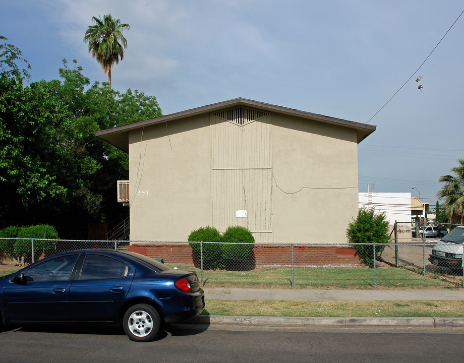 257 N U St in Fresno, CA - Building Photo