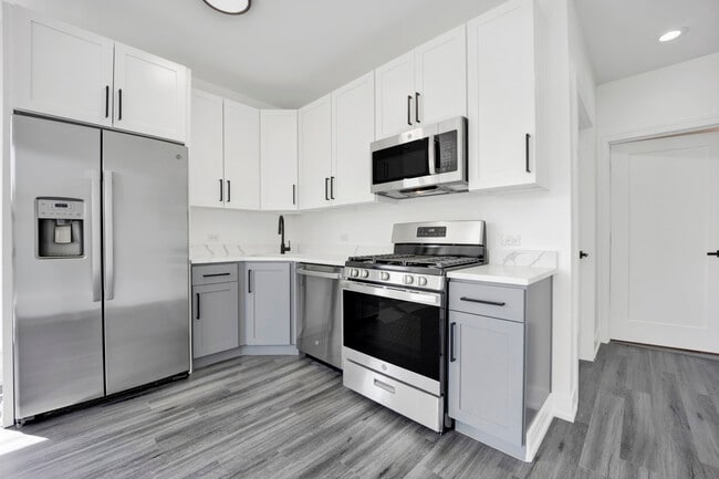 4350 W Lawrence Ave in Chicago, IL - Building Photo - Building Photo