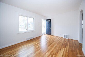 1621 Whitcomb Ave in Royal Oak, MI - Building Photo - Building Photo