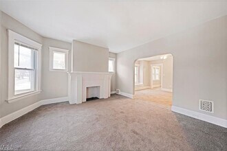 2016 W 85th St in Cleveland, OH - Foto de edificio - Building Photo