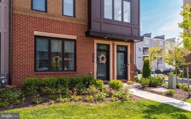 property at 43190 Mongold Square
