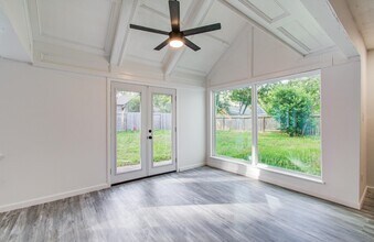 534 Robert E Lee Dr in Conroe, TX - Building Photo - Building Photo