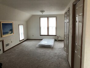 121 SW 5th St in Newton, KS - Building Photo - Building Photo