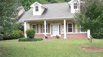 2318 Talamill Dr NE in Marietta, GA - Building Photo
