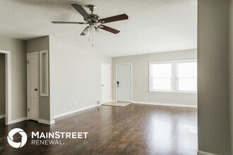 7003 Jackson Ave in Kansas City, MO - Foto de edificio - Building Photo