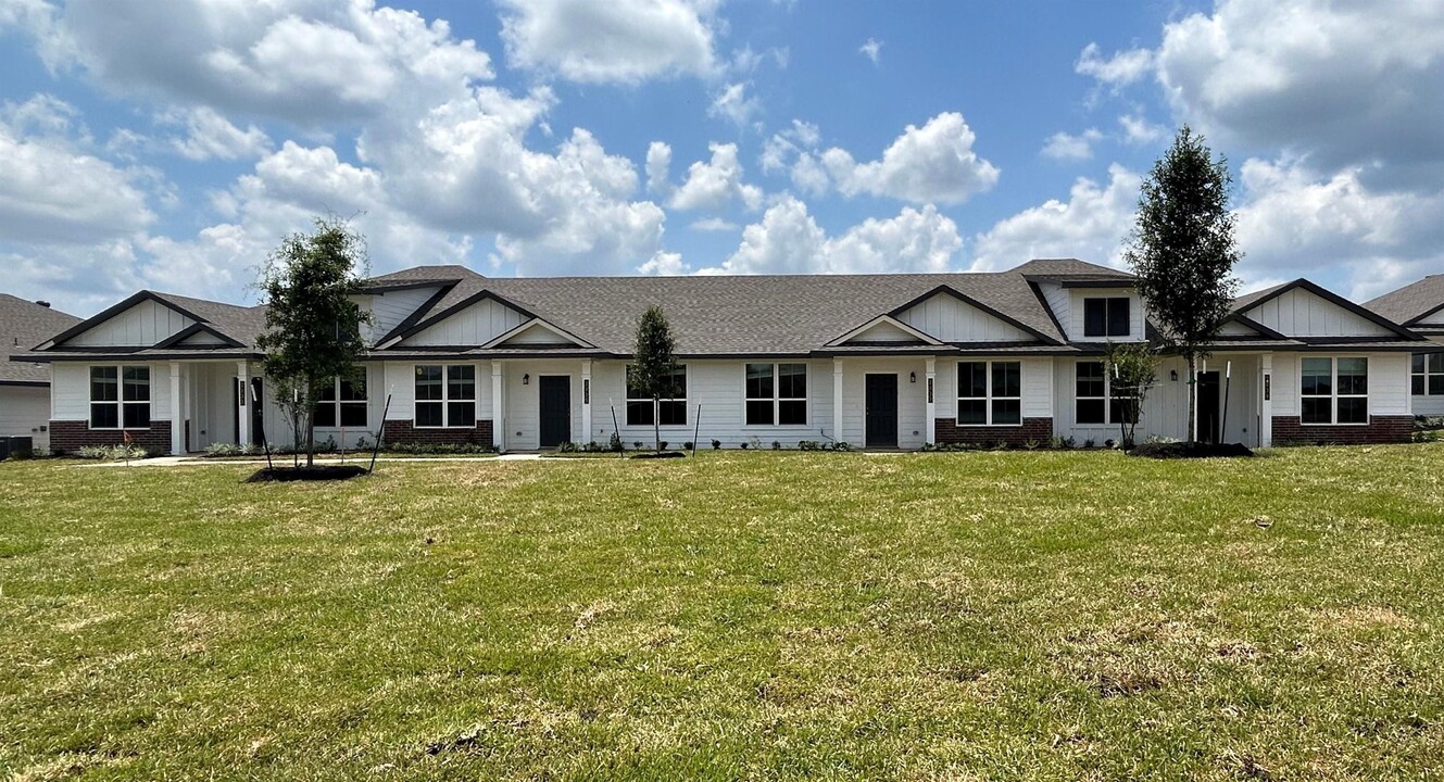 2023 Vintage Farms Wy in Brenham, TX - Building Photo