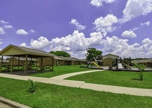 1301 W College St in Canton, TX - Building Photo - Building Photo