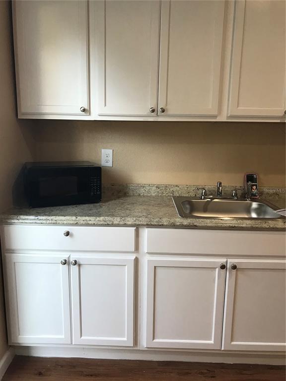 10408 N WOODMERE Rd-Unit -2 in Tampa, FL - Building Photo - Building Photo