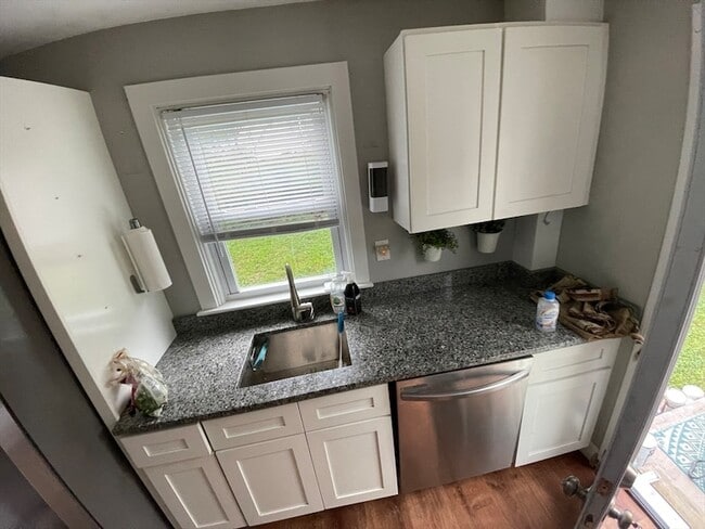 76 Houlton St in Swansea, MA - Foto de edificio - Building Photo