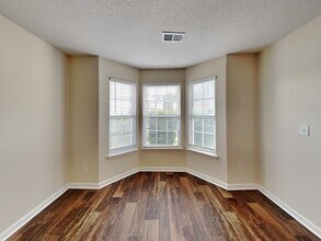 6095 Trotters Cir in Fairburn, GA - Foto de edificio - Building Photo