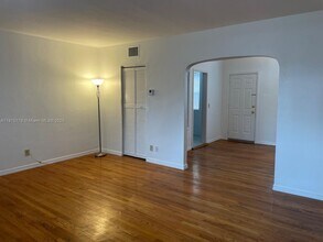 520 SW 10th St in Miami, FL - Building Photo - Building Photo