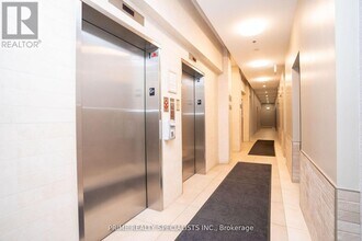 215 Queen St E in Brampton, ON - Building Photo - Building Photo