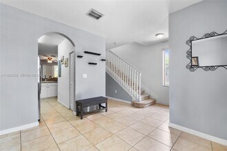 230 SE 29th Ave in Homestead, FL - Foto de edificio - Building Photo