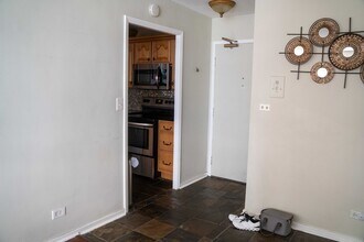 6157 N Sheridan Rd, Unit 21J in Chicago, IL - Foto de edificio - Building Photo