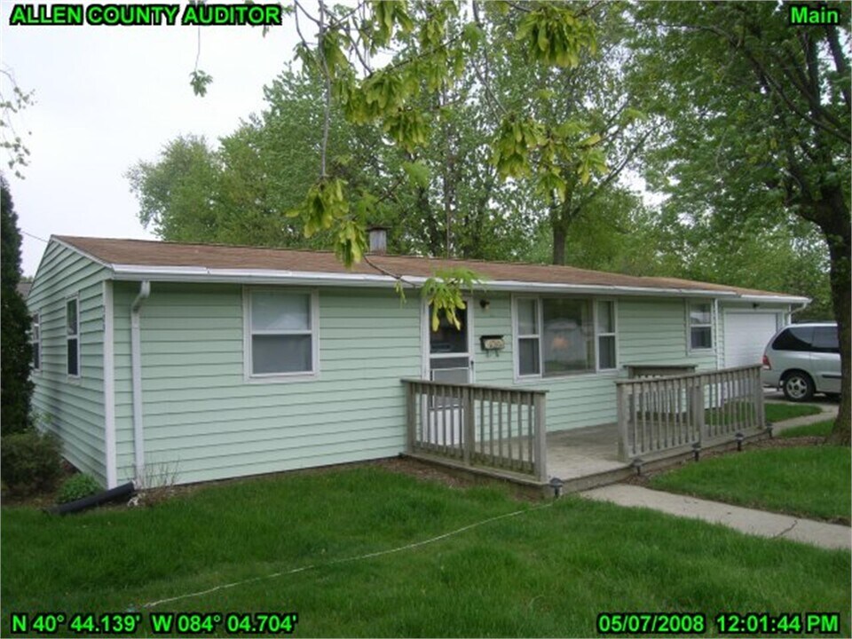 329 S Leonard Ave in Lima, OH - Building Photo